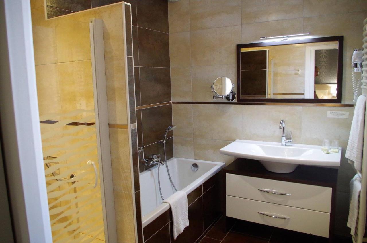 Hotel Et Appartements Les Platanes Thueyts 외부 사진
